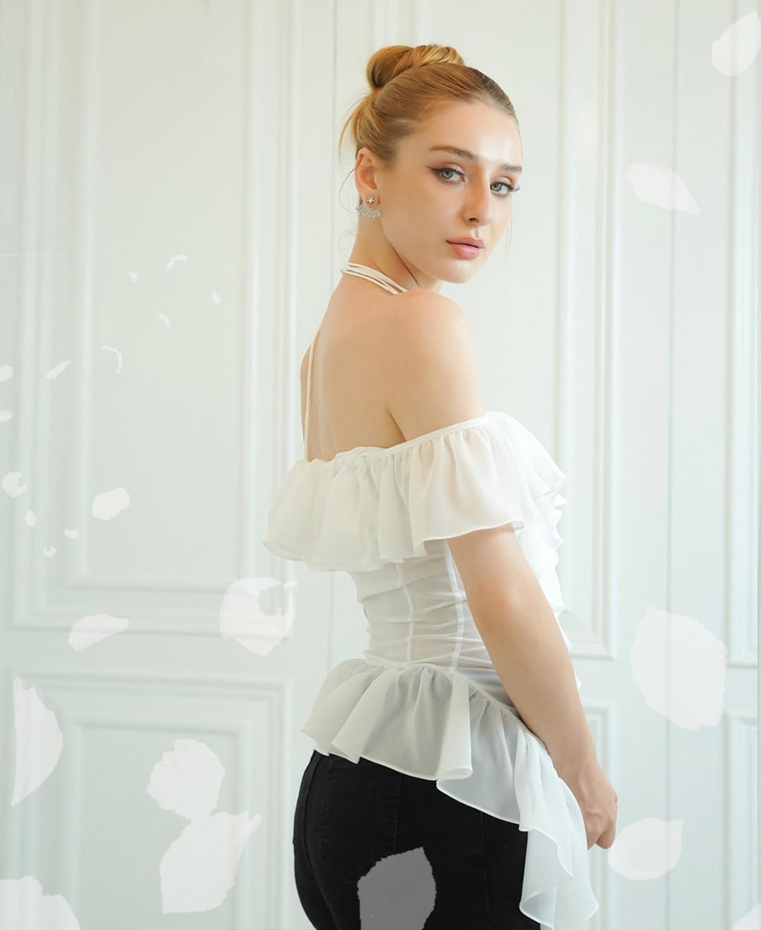 Deform_official - White chiffon layer top