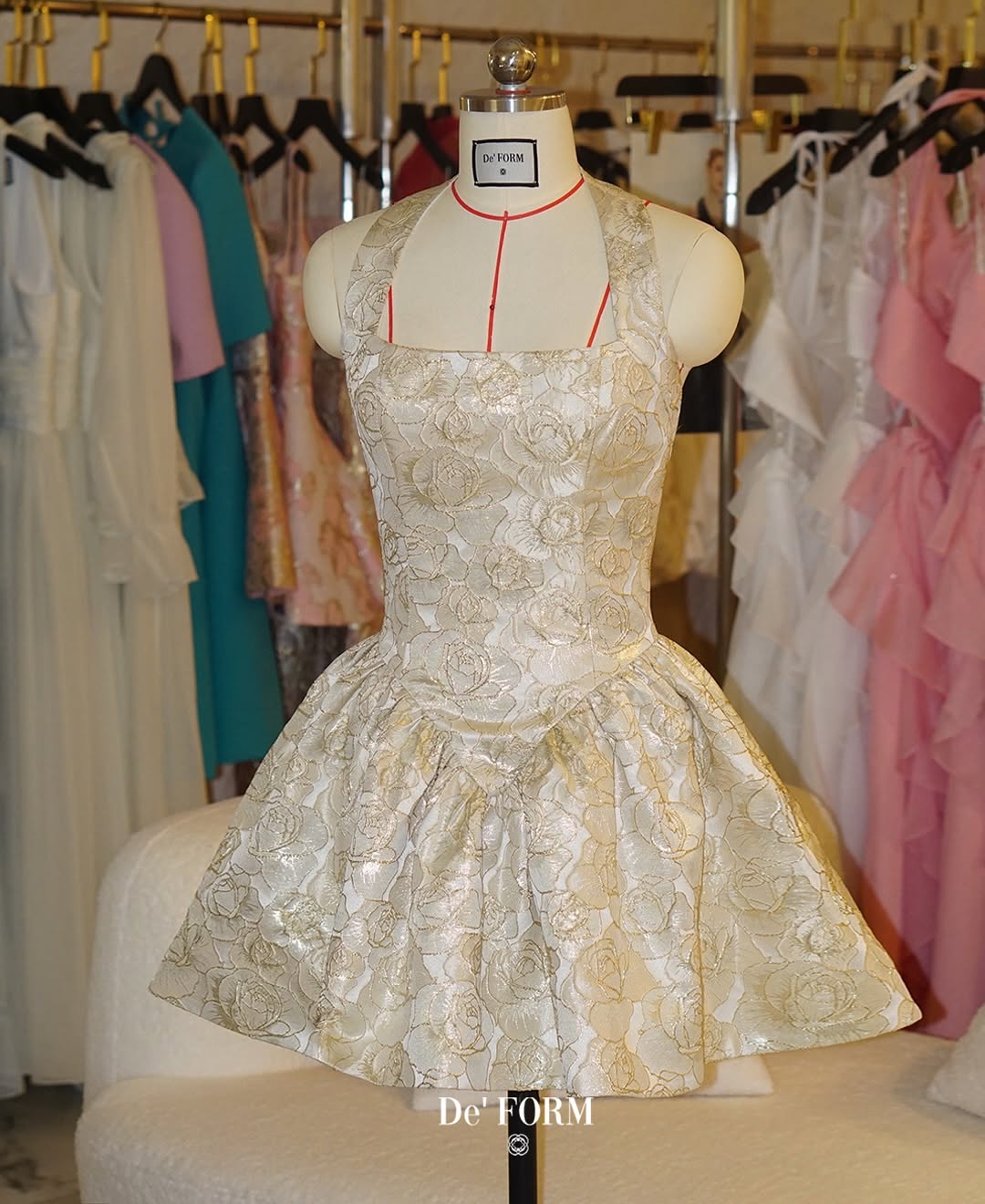 Deform_official - Gold Rose jacquard patterned