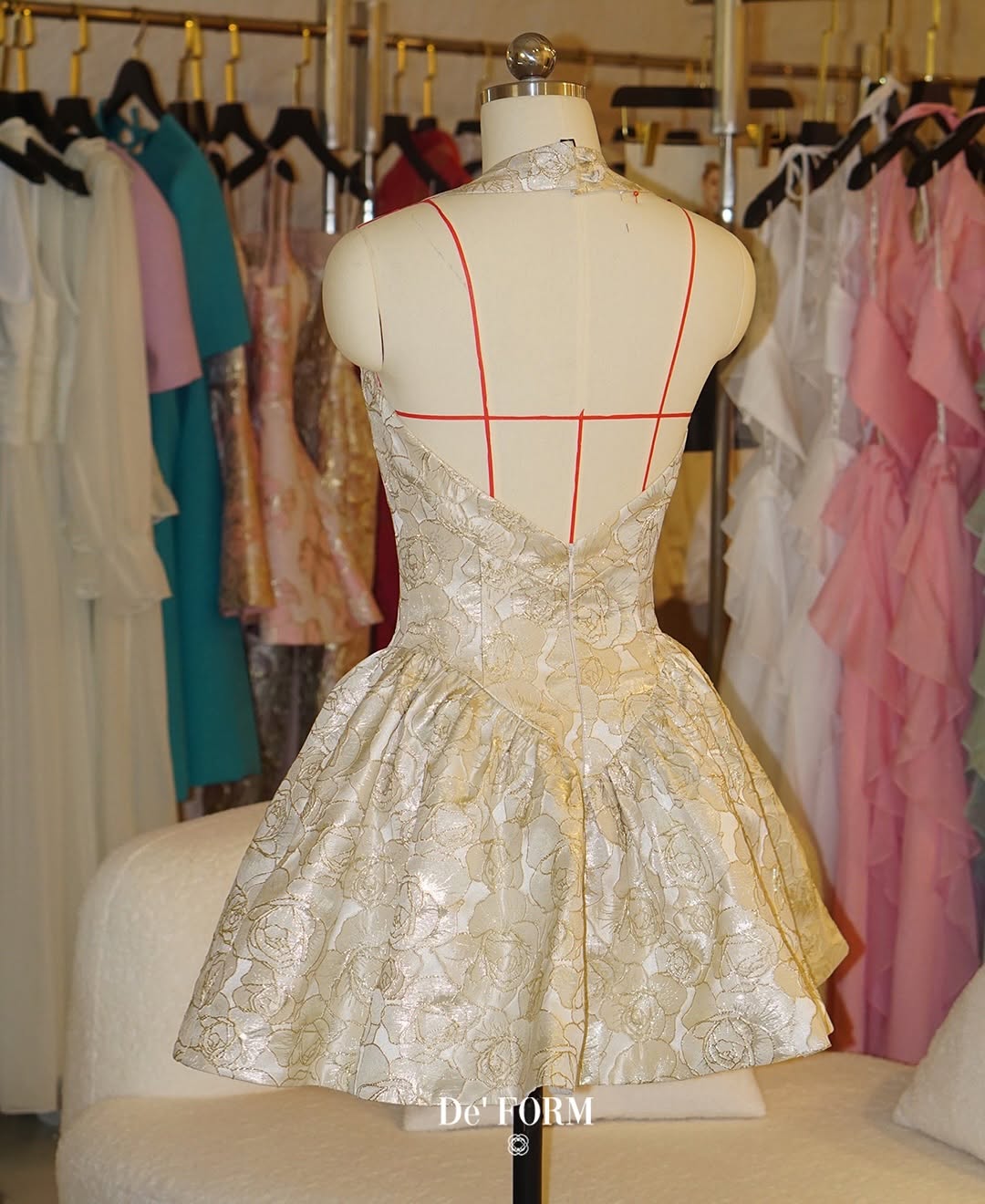 Deform_official - Gold Rose jacquard patterned