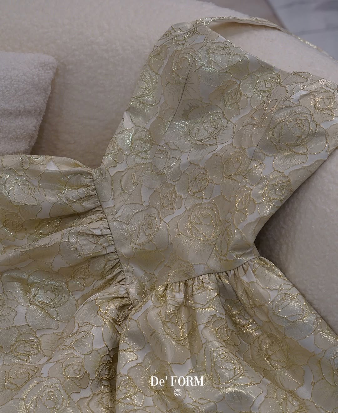 Deform_official - Gold Rose jacquard patterned