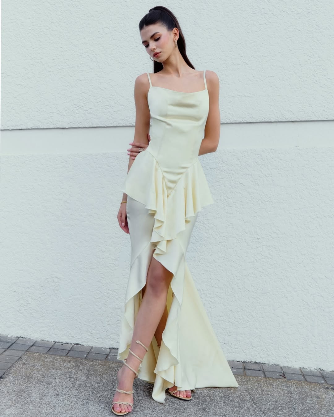 Deform_OFFICIAL - Timeless ruffle dress