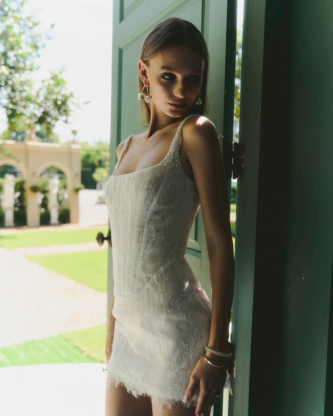 Deform_official - Hourglass lace dress